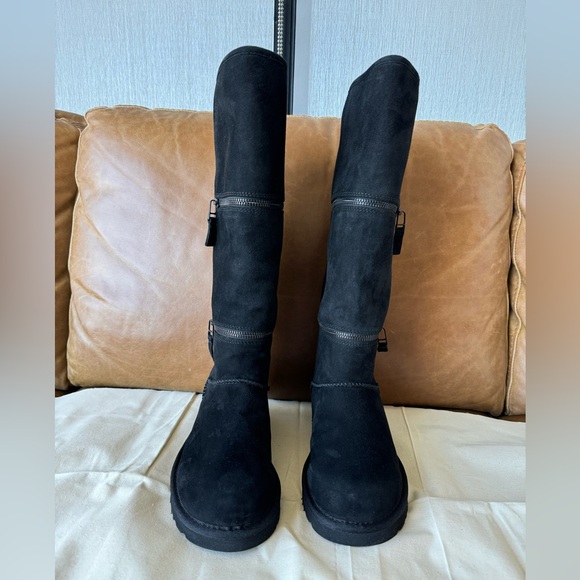 UGG NWOB Classic Ultra convertible Black Boot size 5 - Picture 2 of 7
